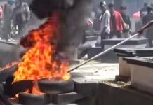 Bakar Ban dan Duduki Gedung Dewan, Mahasiswa Sultra Sampaikan Empat Tuntutan